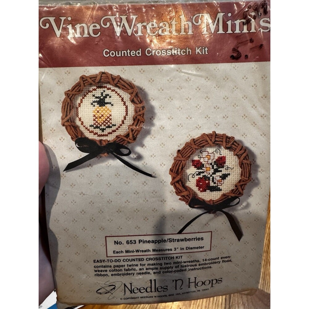 Needles 'n Hoops Vine Wreath Minis Cross Stitch Kit 653 Pineapple/Strawberries